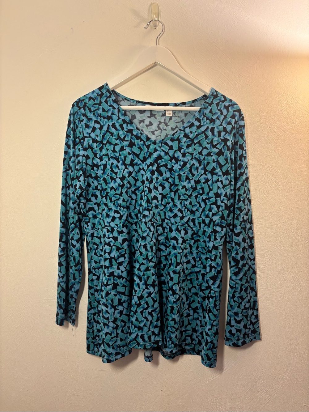 Susan Graver Abstract V-Neck Long Sleeve Top Size Medium